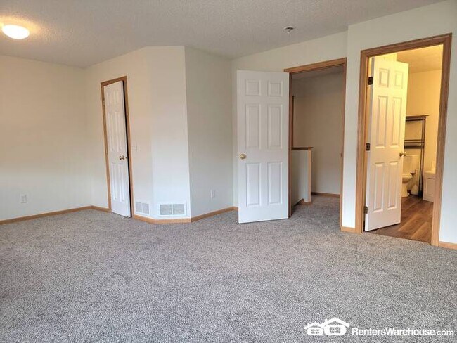 Building Photo - Available now! A gorgeous 2 bedroom, 1 1/2 bath end unit townhome in Farmington!