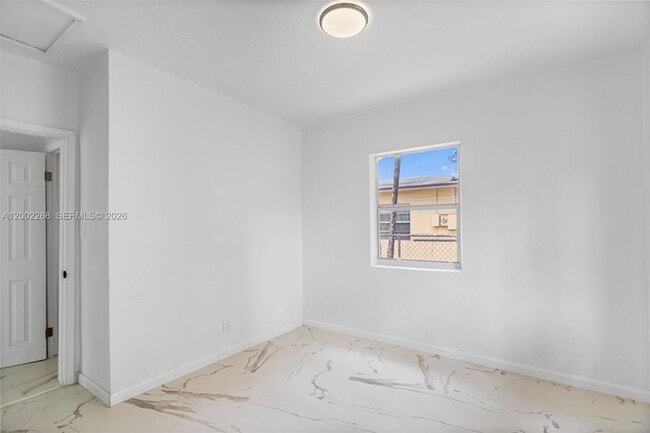 Building Photo - 988 NW 10th St