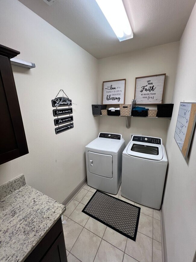 Building Photo - 18063 River Landing Dr