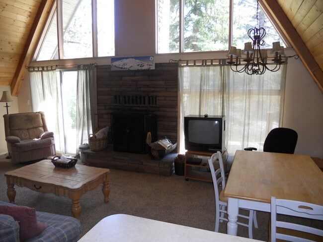 Building Photo - 42784 Sonoma Dr