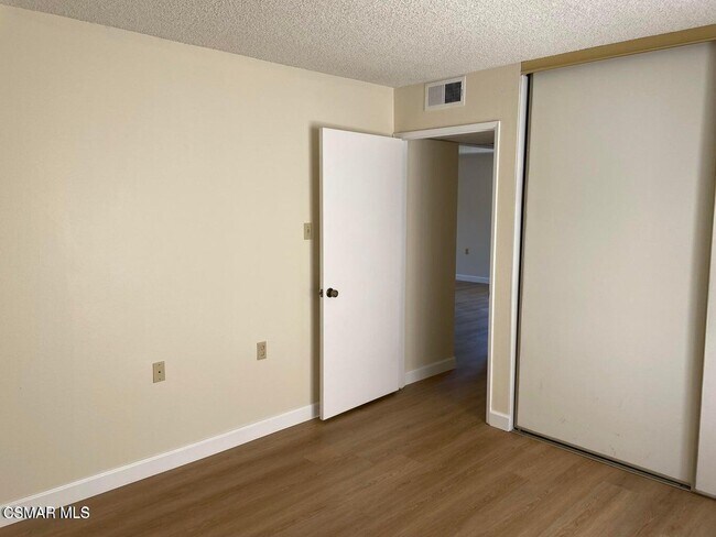 Building Photo - 286 Oak Leaf Dr