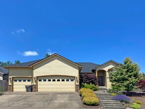 Building Photo - Beautiful Single Level Home in North Albany!