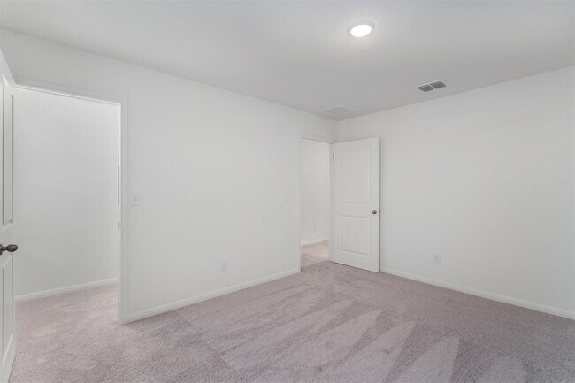 Building Photo - 1000 Sika Cv