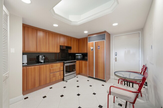 Building Photo - 9595 Collins Ave