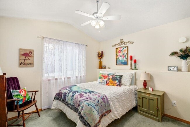 Building Photo - 2 bed 2 bath Condo in Newport