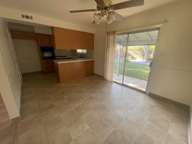 Building Photo - 6630 Greenhaven Dr