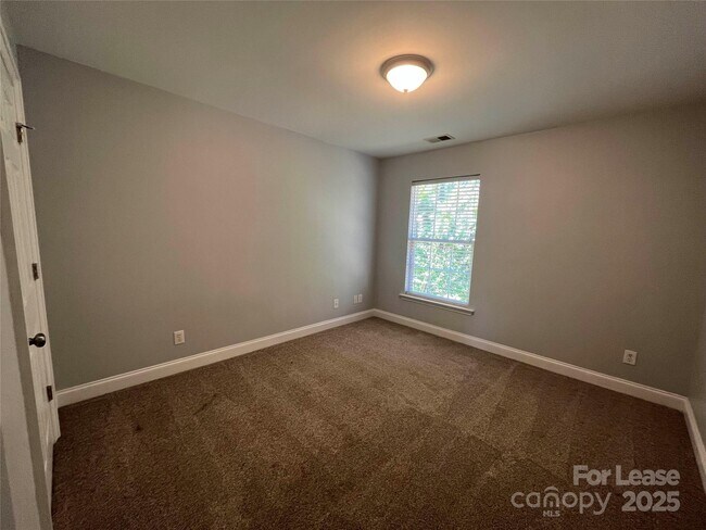 Building Photo - 8601 Fieldcroft Dr