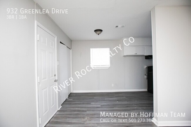 Building Photo - 932 Greenlea Dr