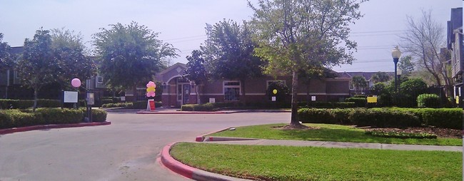 Building Photo - The Park at Fort Bend