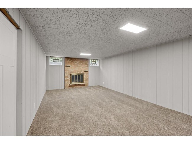 Building Photo - 4901 Larkspur Ln
