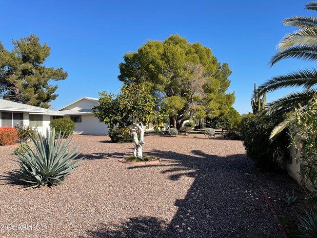 Building Photo - 10729 W El Capitan Cir