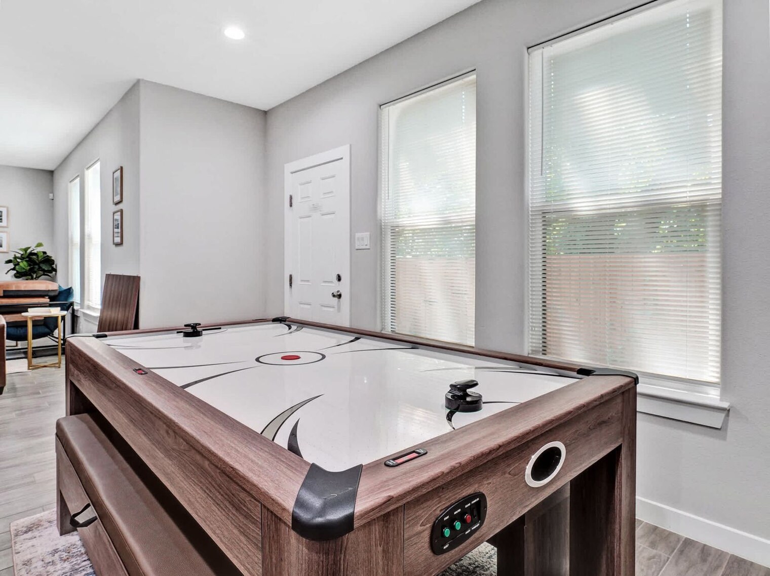 Building Photo - 721 Perry Ave