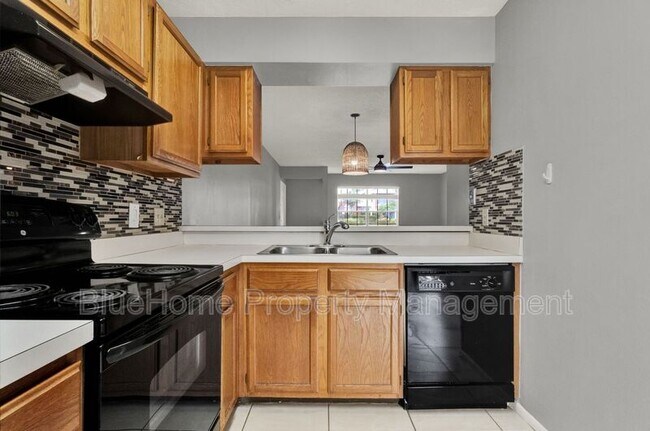 Building Photo - 5405 Lake Margaret Dr