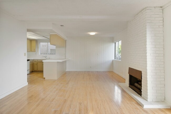 Building Photo - 845 2nd St