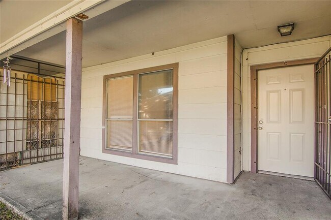 Building Photo - 12223 W Village Dr