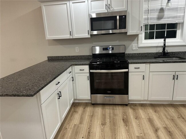 Building Photo - 697 Manton Ave