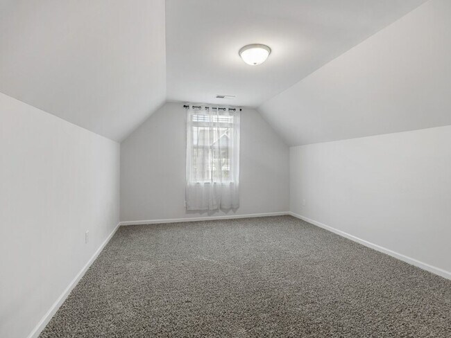 Building Photo - Stylish 3BR/2BA Home with Bonus Room in Gr...