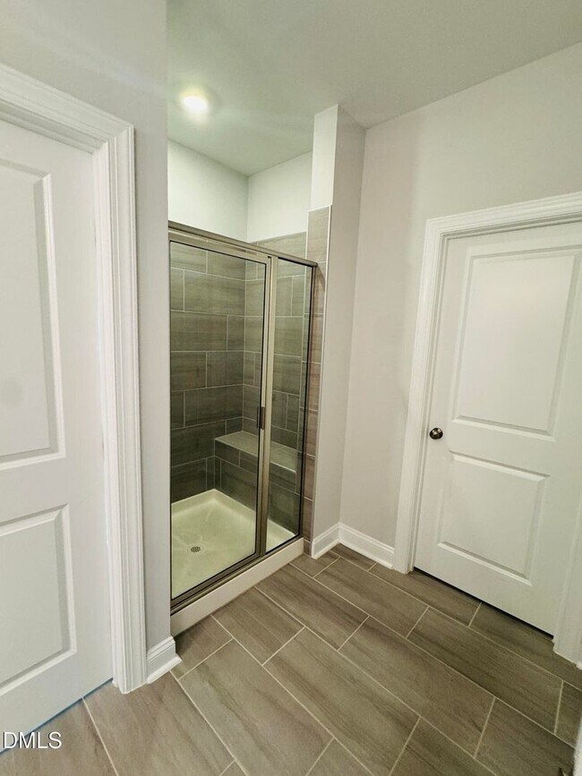 Building Photo - Stunning 4 Bedroom 3 Bathroom Single Family Home with 1st floor office w/ FREE high-speed interne...