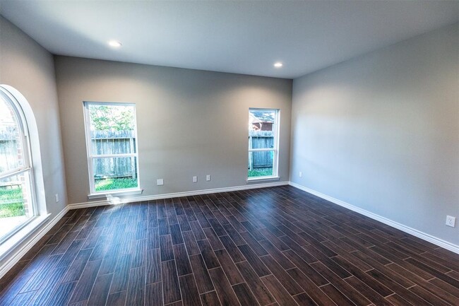 Building Photo - 507 E Foley St