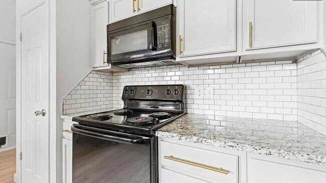 Building Photo - PRE-LEASING for JULY - Modern Chic 3 Bedroom Home