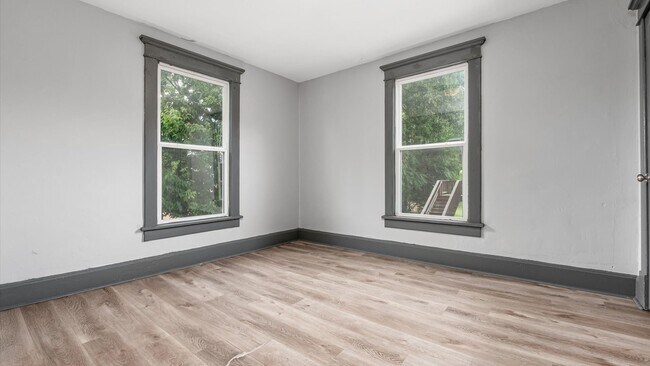 Building Photo - 279 Hudson Ave