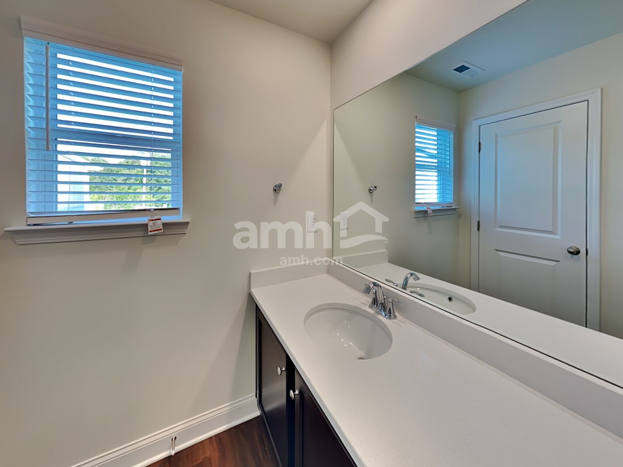 Building Photo - 719 Carnaby Ln