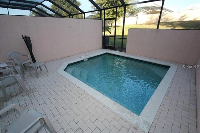 Building Photo - 2411 Silver Palm Dr