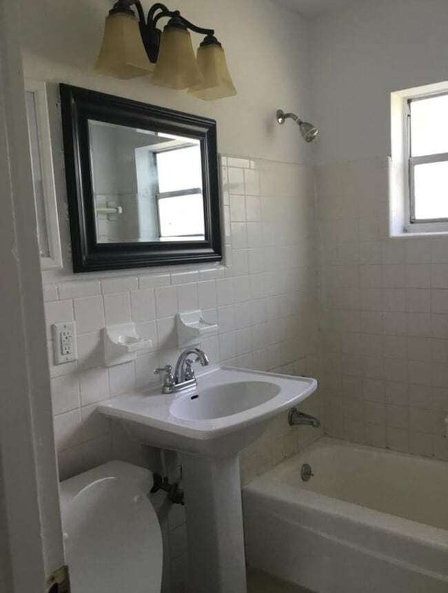 Building Photo - 654 Merrimac St