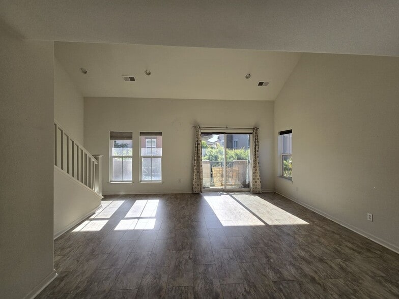 Building Photo - 336 Toscana Way
