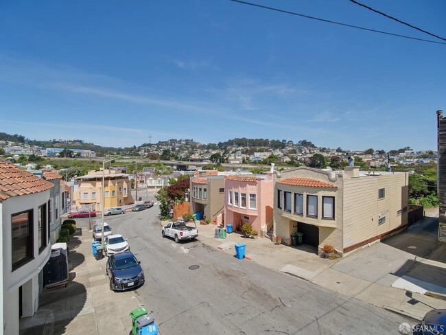 Building Photo - 4204 Mission St