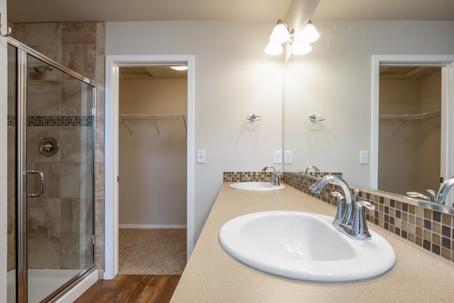 Building Photo - COMING SOON !! Kendall Yards, 3 Bedroom, 2.5 Bath Townhouse Now Available