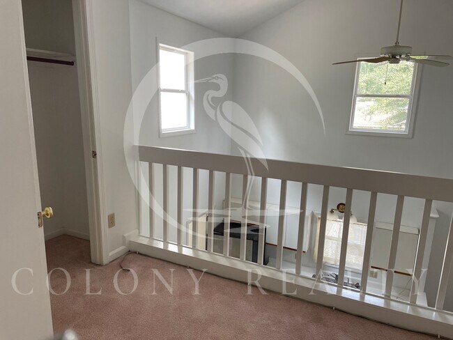 Building Photo - 5220 Pine Hill Ln