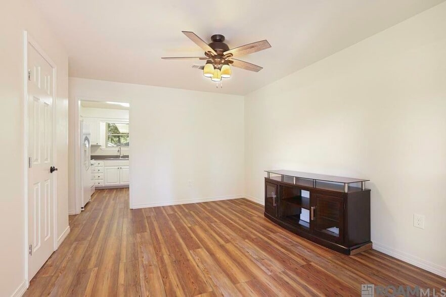 Building Photo - 911 Hatchell Ln