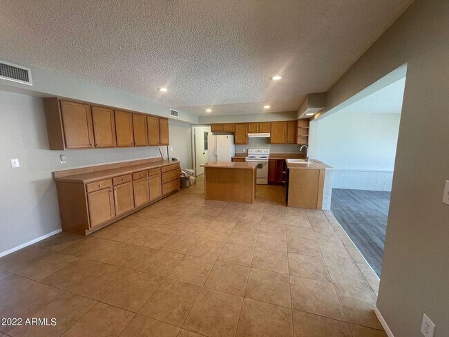 Building Photo - 3 Bed 2 Bath Phoenix Home with a Pool