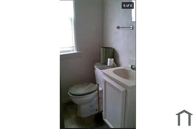 Building Photo - 2 bed 1 bath duplex $1100/mo