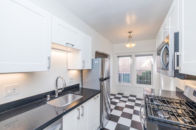 Building Photo - 421 Van Dyke