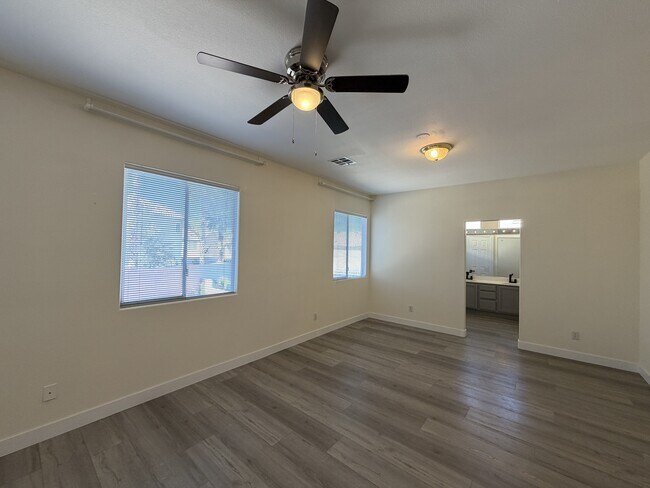 Building Photo - 10756 Turquoise Valley Dr