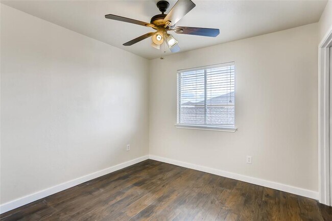 Building Photo - 1700 Anise Dr