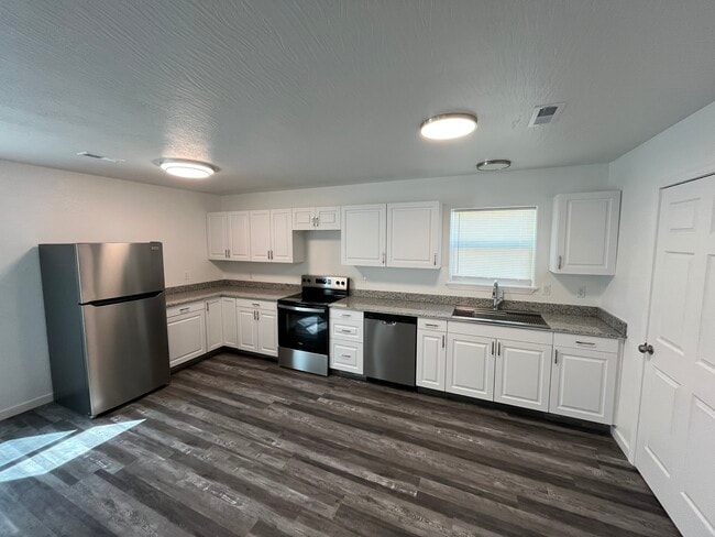 Building Photo - 949 St Louis St