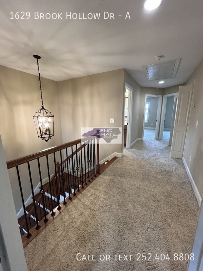 Building Photo - 1629 Brook Hollow Dr