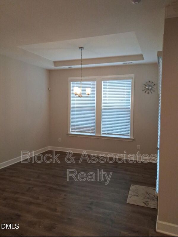 Building Photo - 2020 Edens Ridge Ave