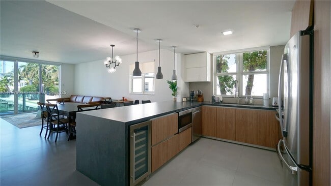 Building Photo - 7918 Harbor Island Dr
