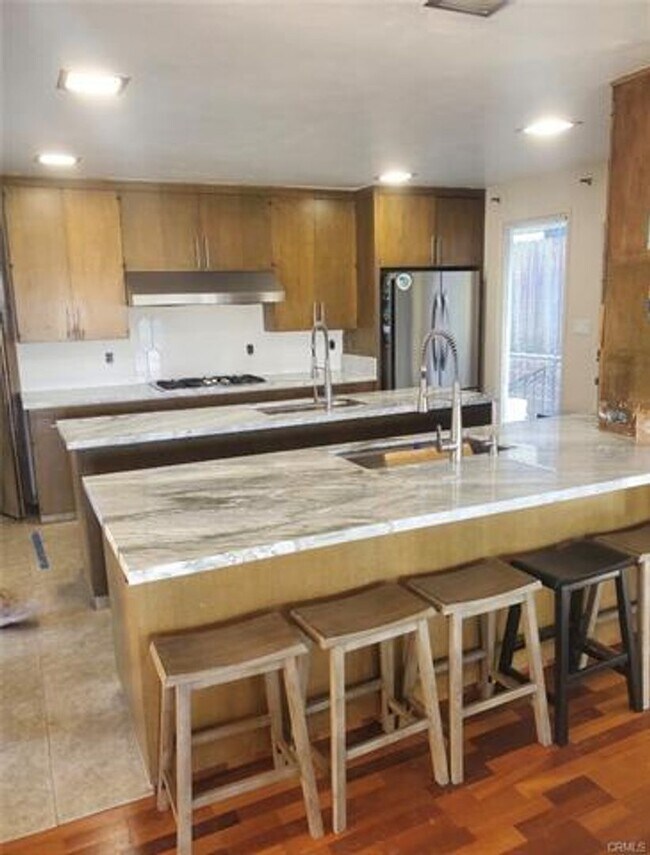 Building Photo - Rare multi-generational home
