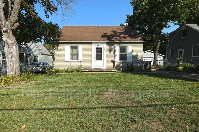 Primary Photo - 1221 Broad St