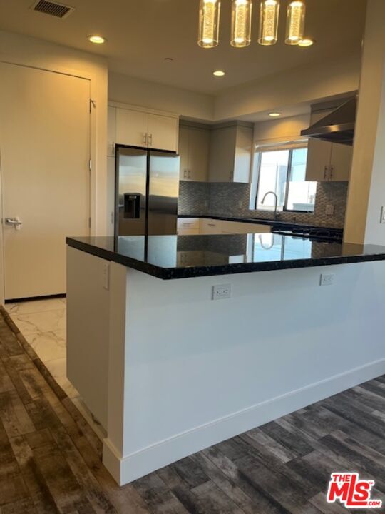 Building Photo - 1445 S Fairfax Ave