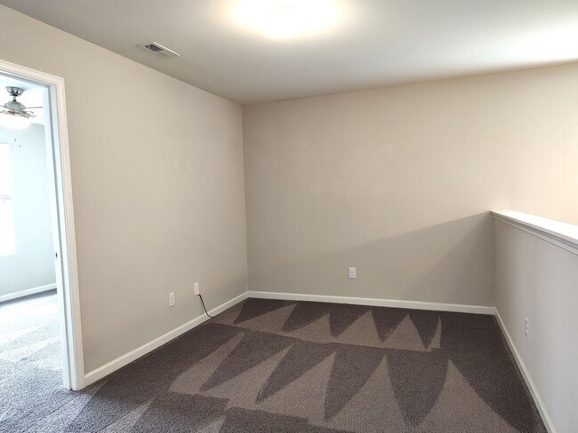 Building Photo - Beautiful home located in the Upper Riverpointe Community in Charlotte !