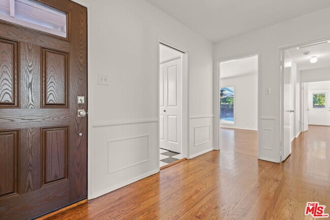 Building Photo - 5733 Radford Ave