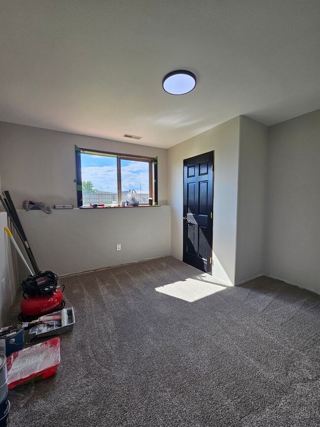 Building Photo - 4 BED | 3 BATH | SPLIT-FOYER HOME | DOUBLE...