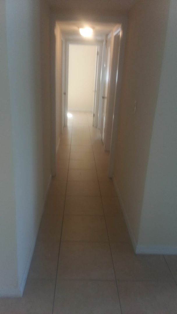 Building Photo - 169 Dahlia Dr