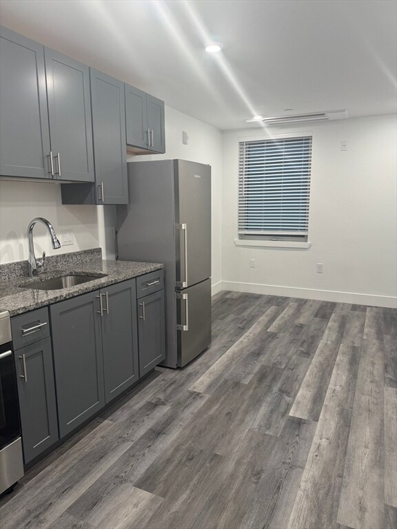 Building Photo - 585 Essex St